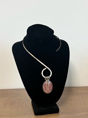 EXEX 925 Sterling Silver Modernist Collar Necklace w/ Red Stone Pendant